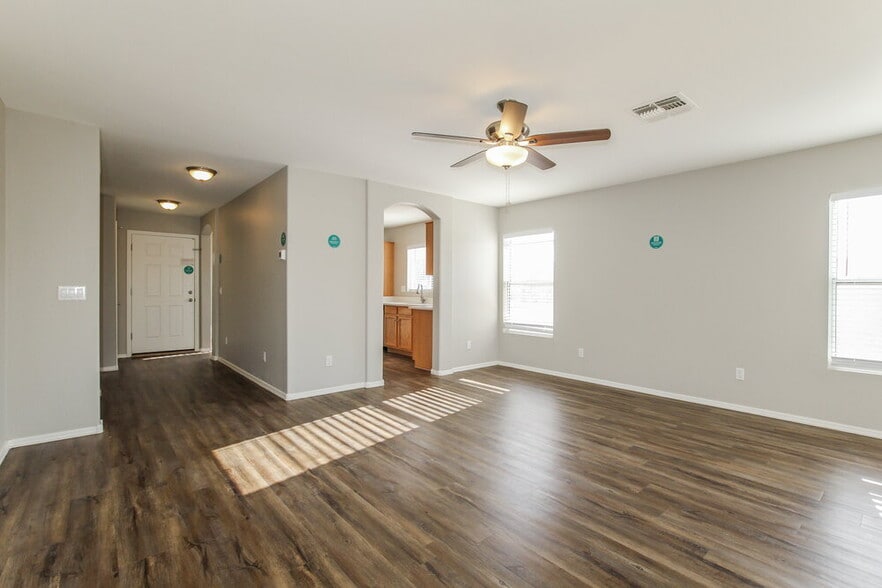 Building Photo - 12438 W Willow Ave