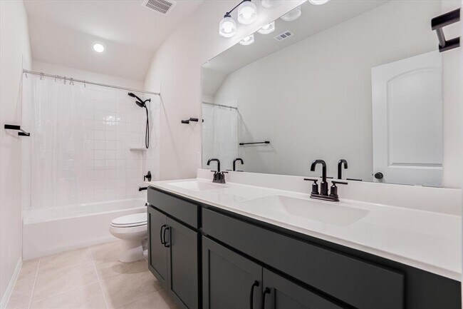 Building Photo - 168 Kings Cyn Dr