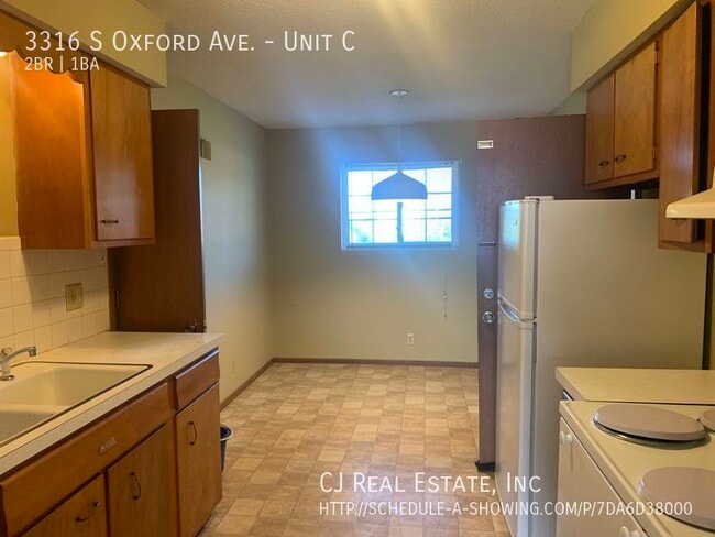 Building Photo - 3316 S Oxford Ave