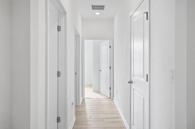 Building Photo - NEW TOWNHOME