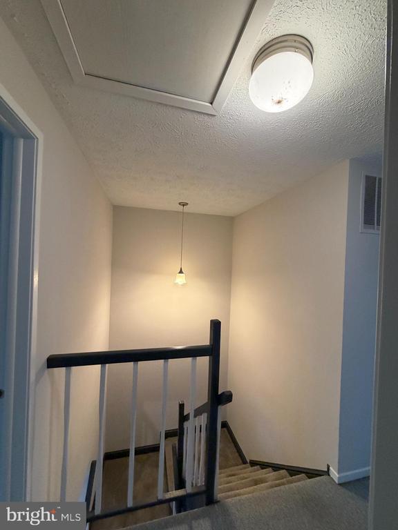 Building Photo - 327 James St