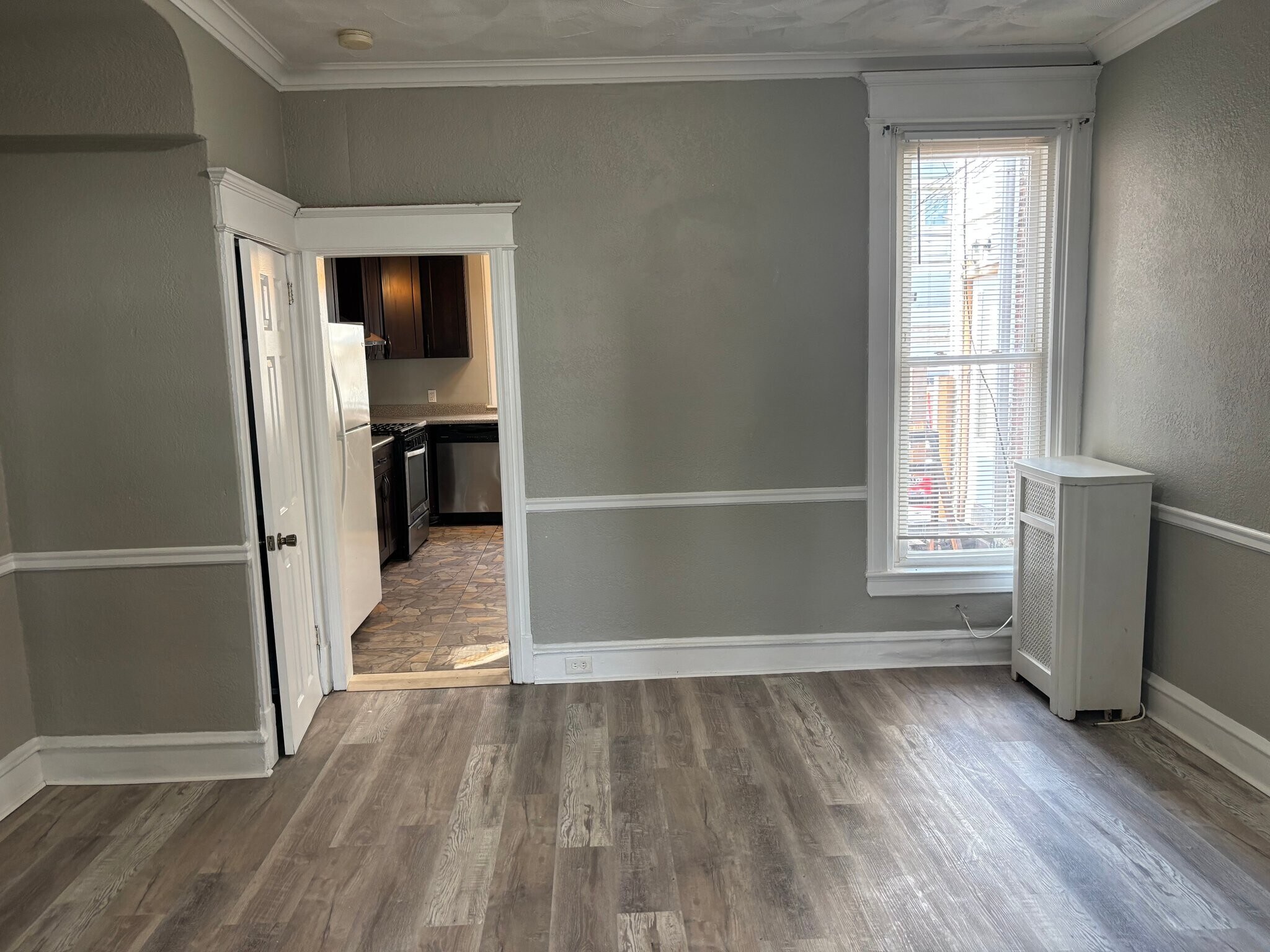 Building Photo - 302 E Albanus St