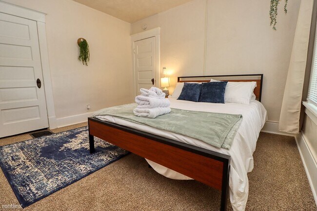 Building Photo - 5 br, 1 bath House - 2040 South 17th Street 2