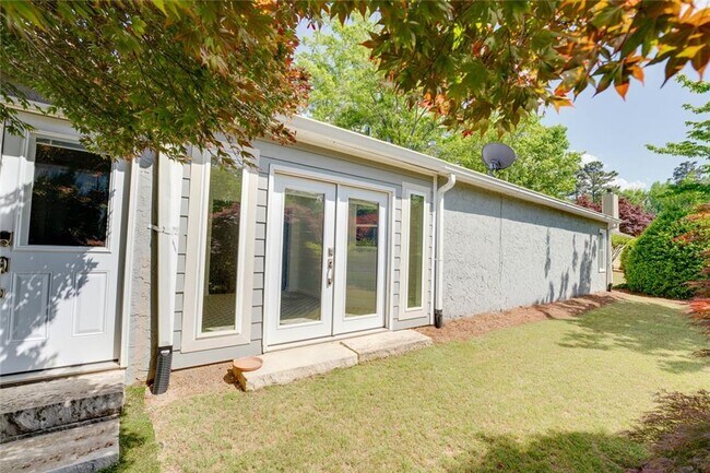 Building Photo - 35 Ashleigh Terrace NE