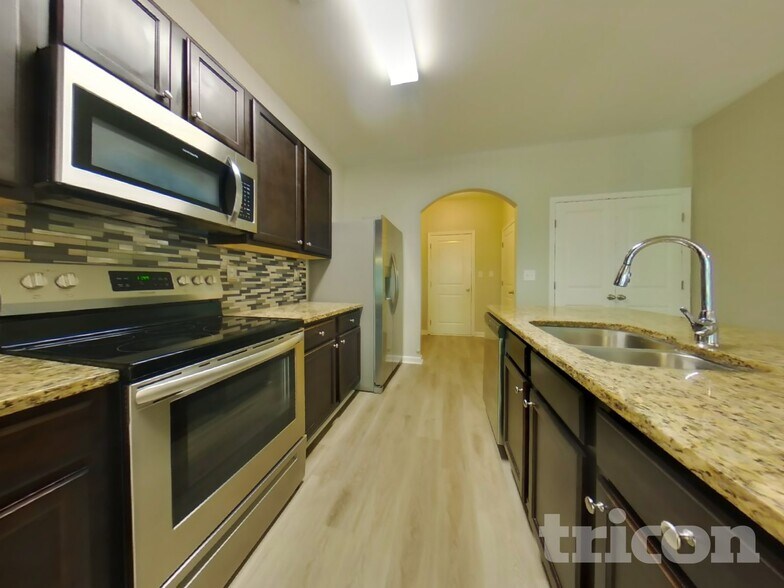 Building Photo - 177 Magnaview Dr