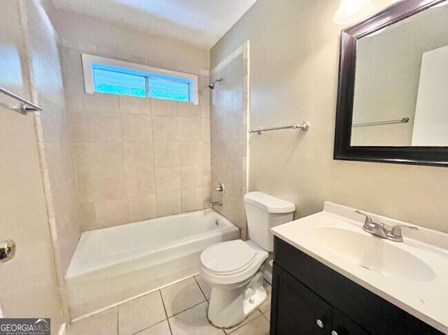 Building Photo - 100 Chalfont Dr