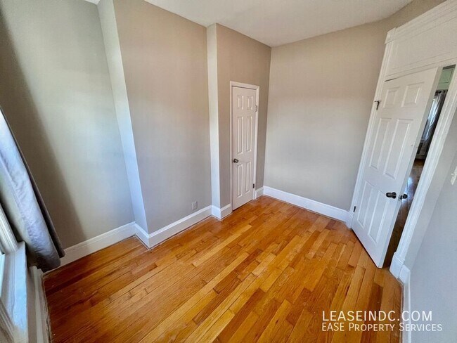 Building Photo - 342 Elm St NW