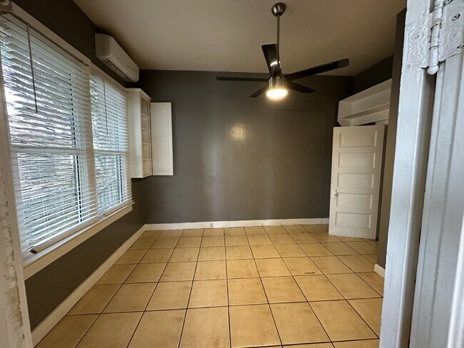 Building Photo - Charming 1 Bedroom, 1 Bathroom Home!