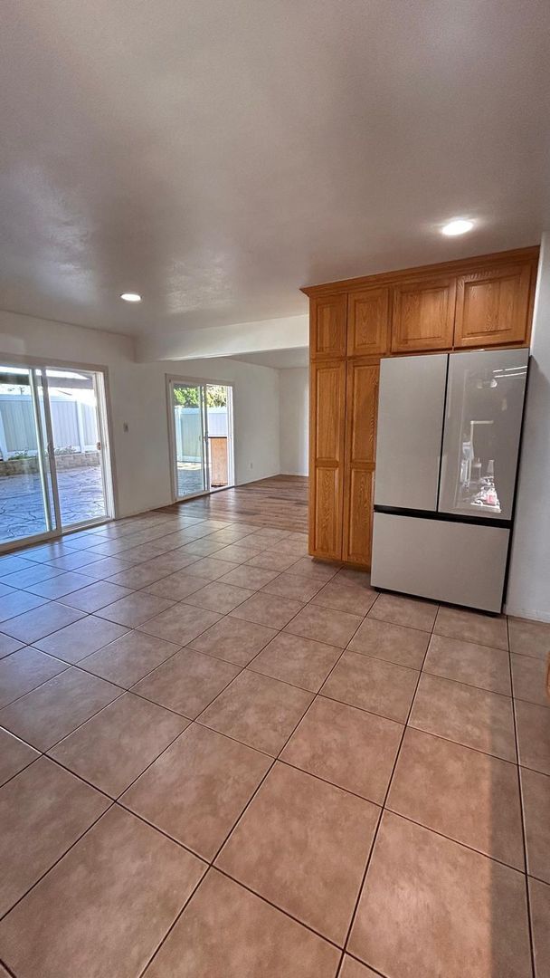 Building Photo - Beautiful and Spacious 3 Bedroom, 2 Bath Home! $3,800 Move In Ready!
