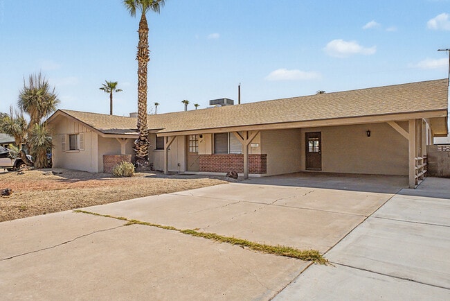 Building Photo - 921 E Campus Dr