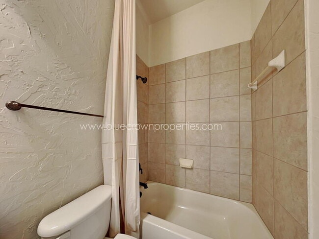 Building Photo - 4037 Winsor Dr