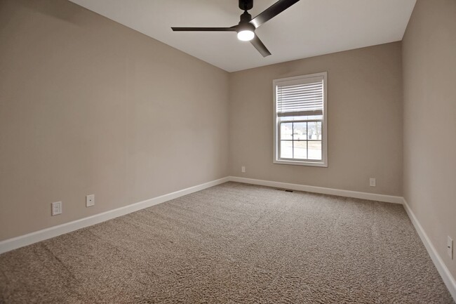 Building Photo - Pet Friendly Three Bedroom!