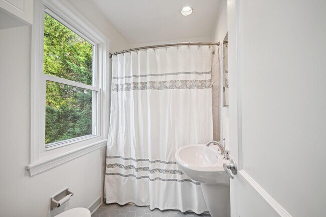 Building Photo - 2711 Elnora St