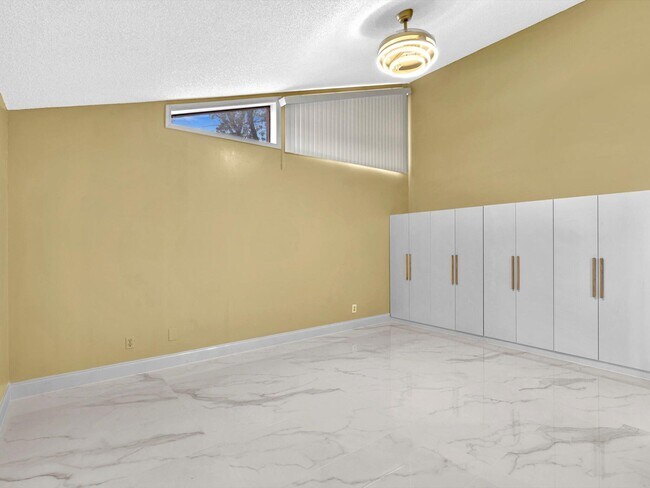Building Photo - 12549 Woodmill Dr
