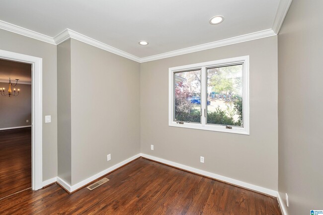 Building Photo - 2005 Chestnut Rd