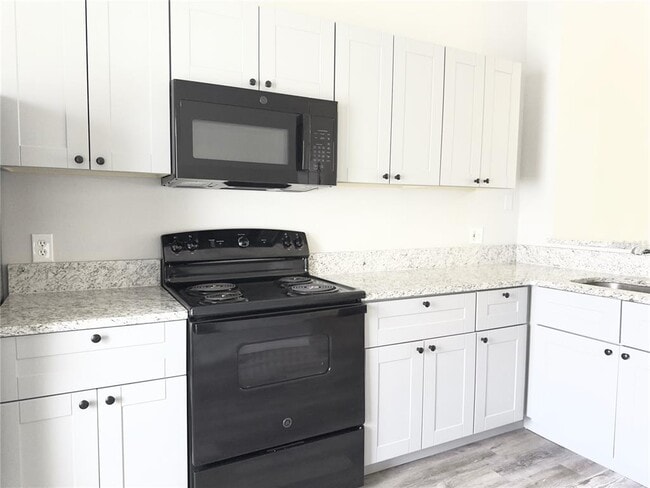 Building Photo - 3651 N Goldenrod Rd