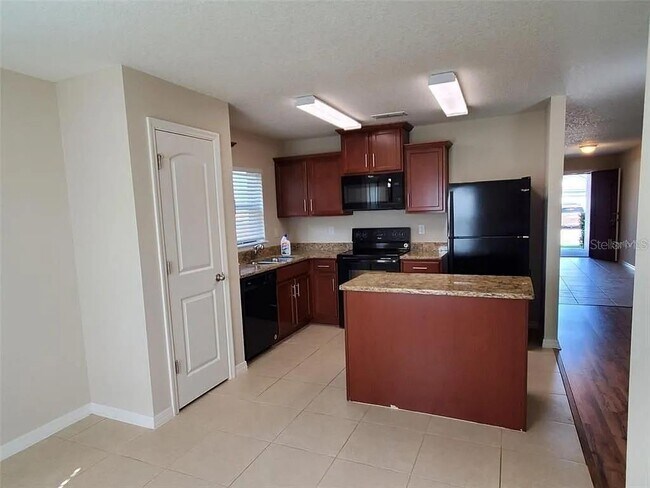 Building Photo - 4567 Barbuda Dr