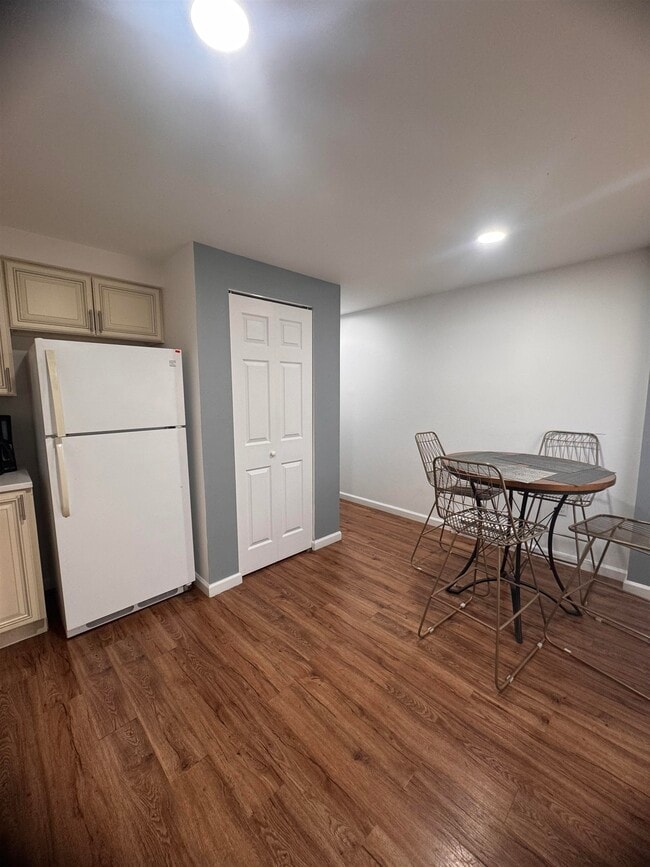 Building Photo - 375 Whiton St