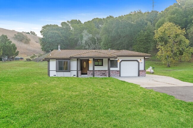 Primary Photo - 105 Hampton Rd