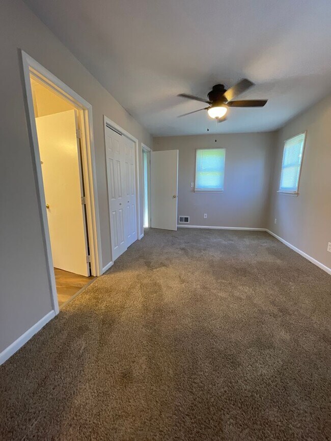 Building Photo - Cape Cod House