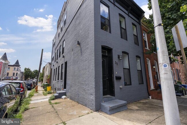 Building Photo - 35 Birckhead St