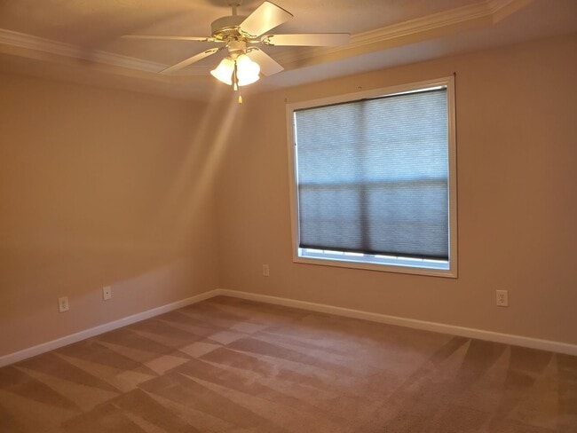 Building Photo - Charming 2 Story Home with Sun-Room!