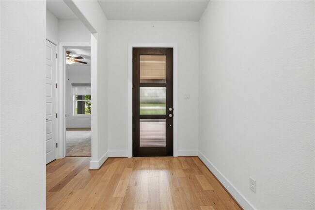 Building Photo - 401 Sitlington Ln