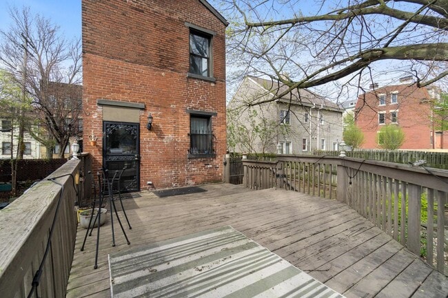 Building Photo - Charming - Manchester Home