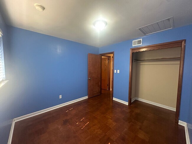Building Photo - 2524 Eagle Dr