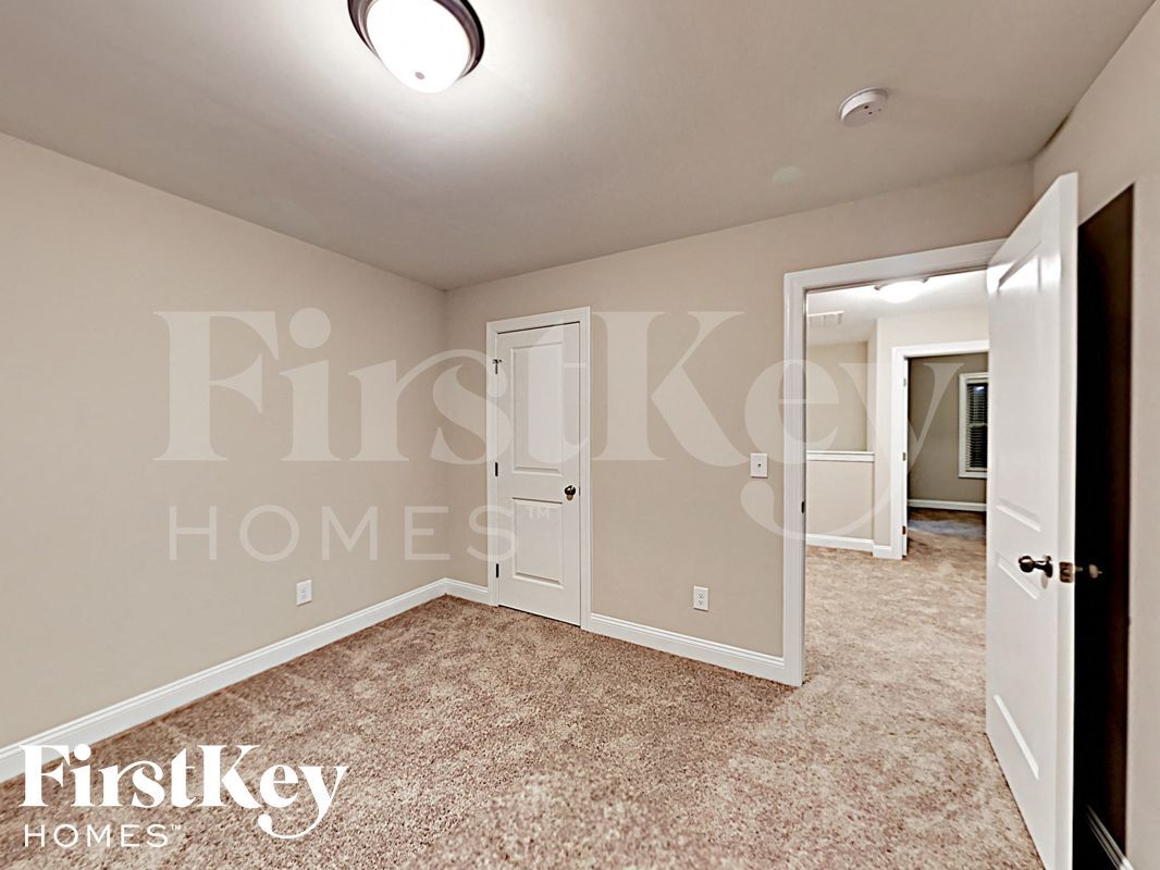 Building Photo - 5775 Sumter Ave