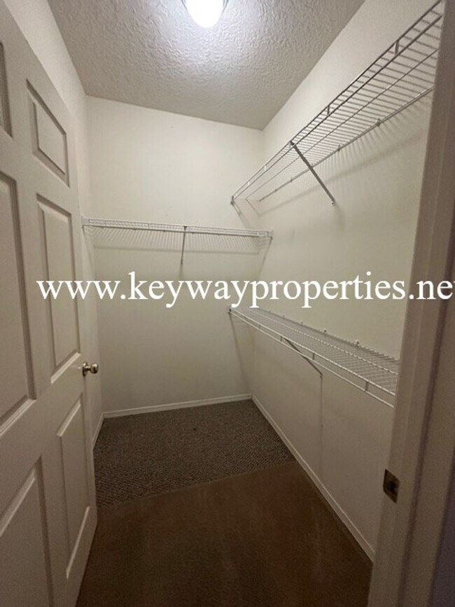 Building Photo - 10420 Gutierrez Rd NE