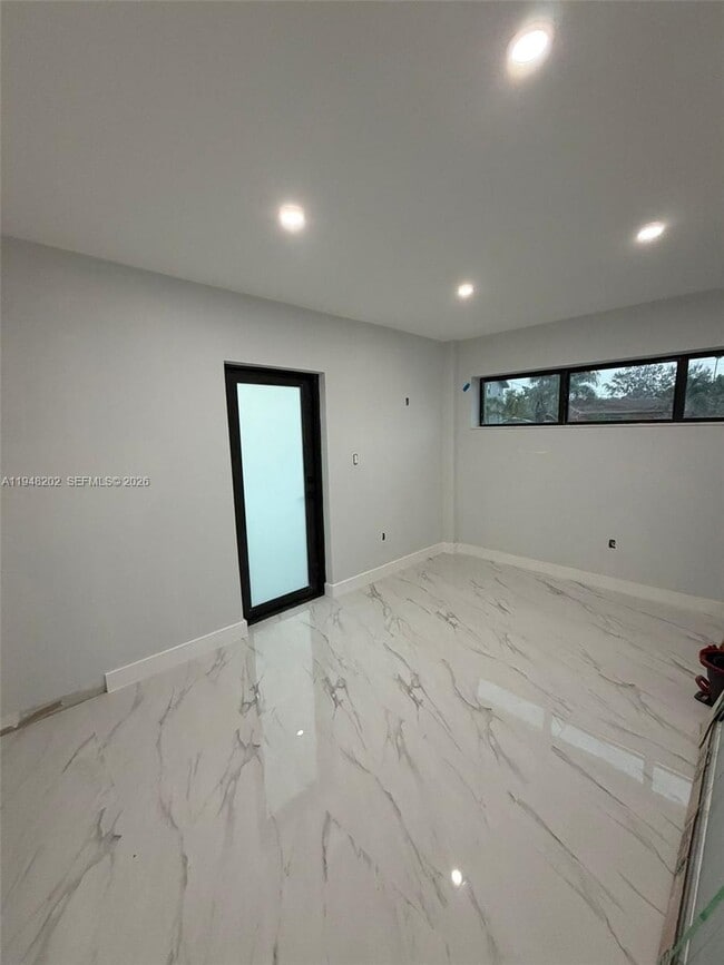 Building Photo - 1085 NW 191st St