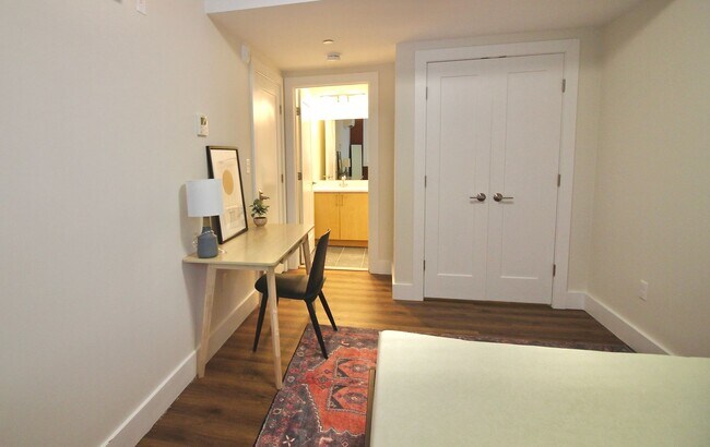 Building Photo - Huge 5 Bed each with their own Bathroom!