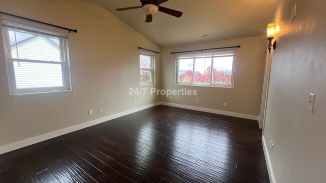 Building Photo - Large 3BD I 2.5BA Sherwood Home - Bonus Room!