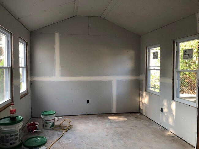 Building Photo - 13 Runyon Dr