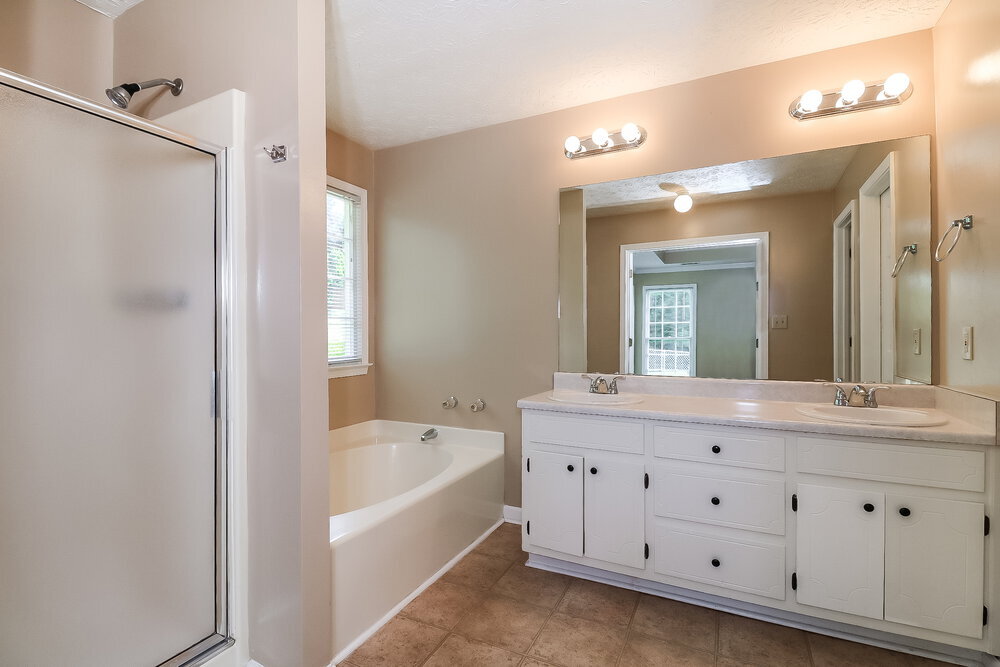 Building Photo - 3935 Willowmeade Dr