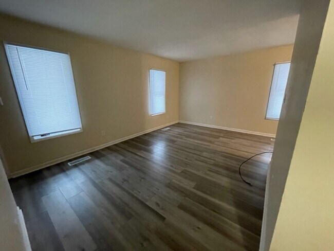 Building Photo - Two Bedroom Duplex