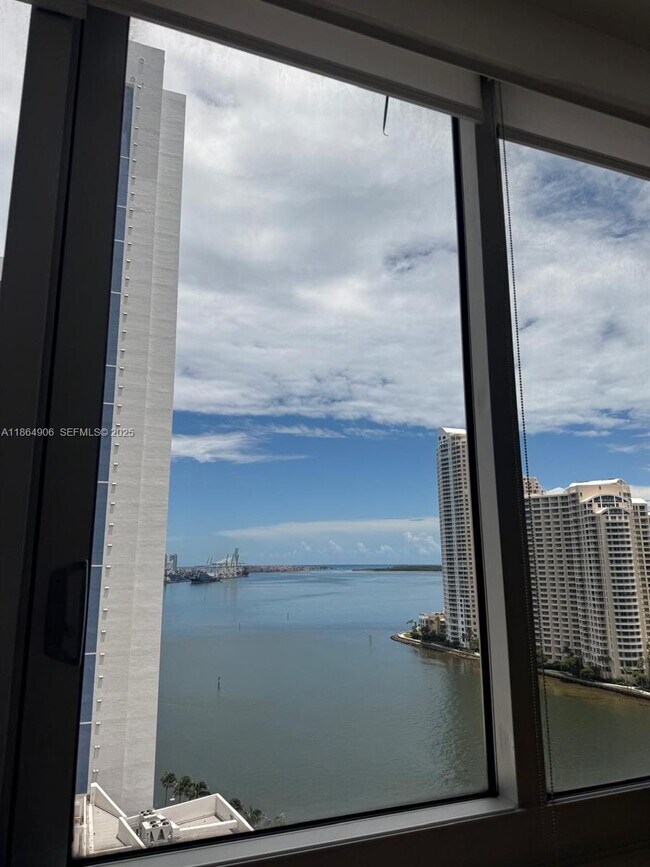 Building Photo - 300 S Biscayne Blvd