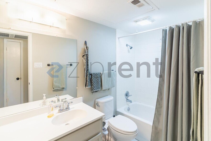 Building Photo - 4159 Steck Ave