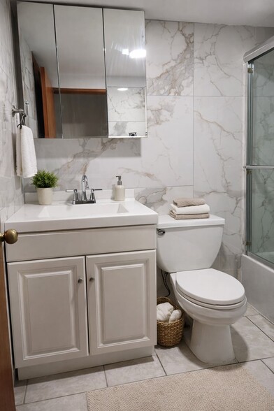 Building Photo - 1015 Lincoln Pl