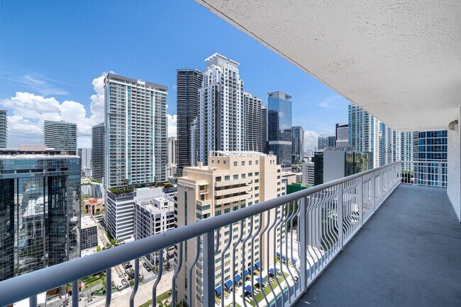 Building Photo - 1200 Brickell Bay Dr