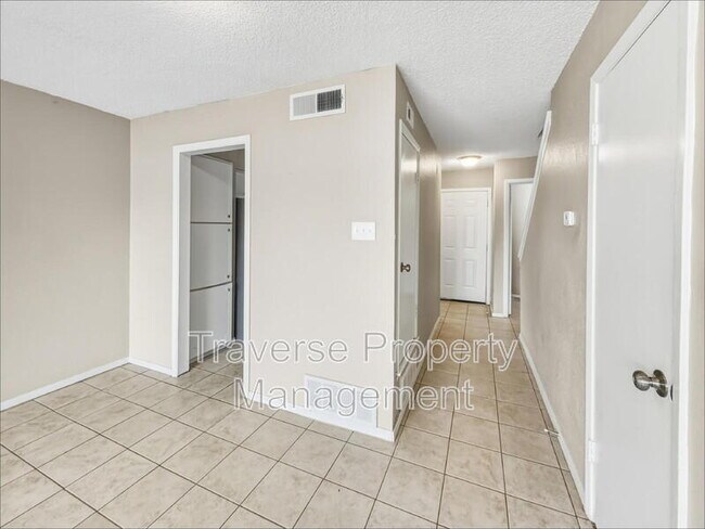 Building Photo - 1006 Bland Dr