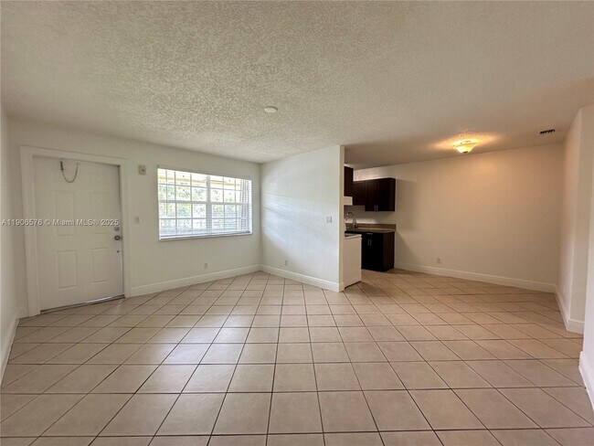 Building Photo - 2900 NE 17th Ave