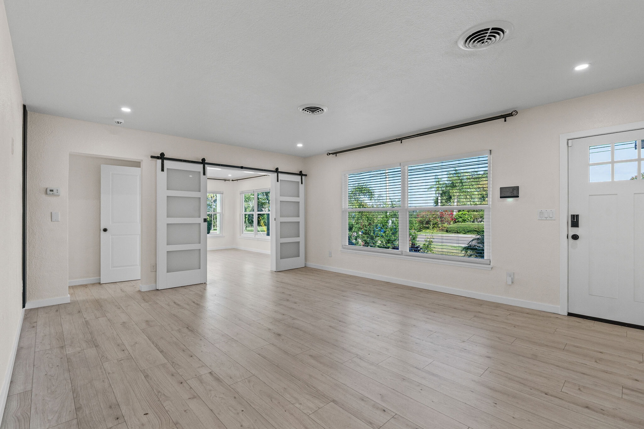 Building Photo - 1401 Drew St