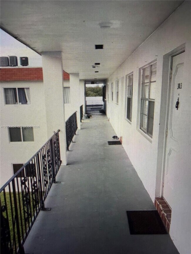 Building Photo - 2415 Lincoln St