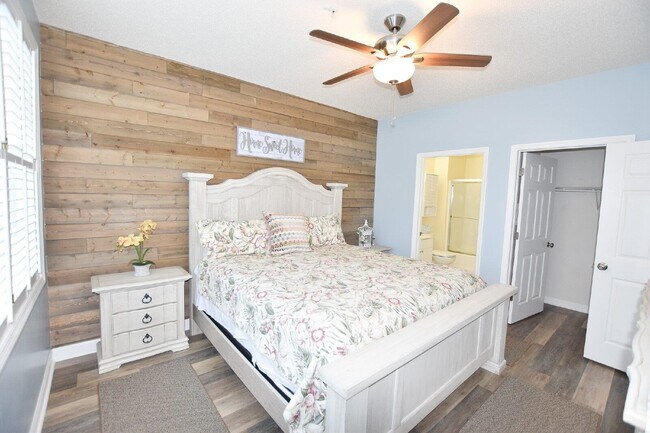 Building Photo - 5825 Catalina Dr