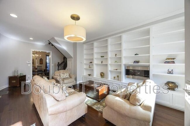 Building Photo - 314 E 22nd St