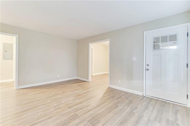 Building Photo - 2407 Baywood Dr SE