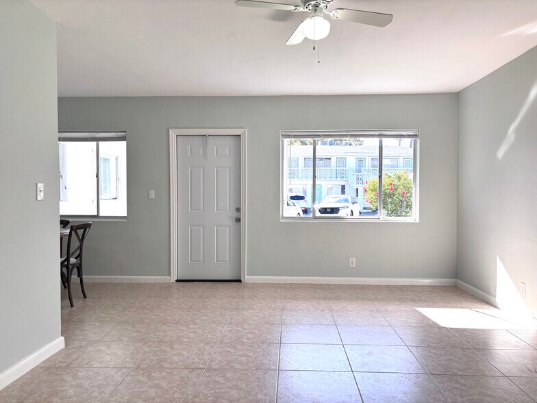 Building Photo - 1950 Lake Osborne Dr