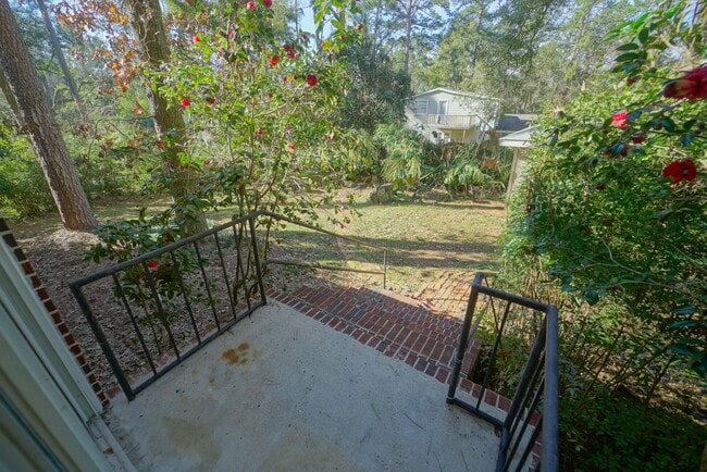Building Photo - Cozy 3/2 Single Family Home
